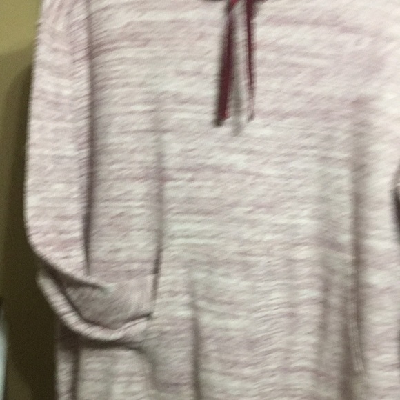 It is a knit with long sleeves It’s comfortable and warm. - Picture 3 of 4